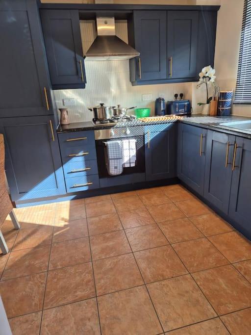 From 3 Bed,2 Bath House With Garden&parking Near Centre&tram Stop Holiday home Sheffield