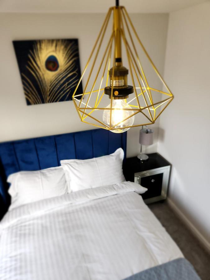 Дом отдыха From 3 Bed,2 Bath House With Garden&parking Near Centre&tram Stop