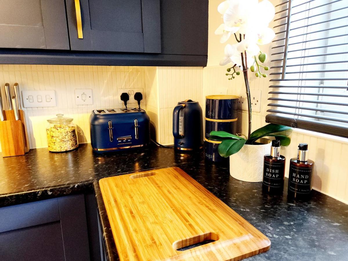 Дом отдыха From 3 Bed,2 Bath House With Garden&parking Near Centre&tram Stop