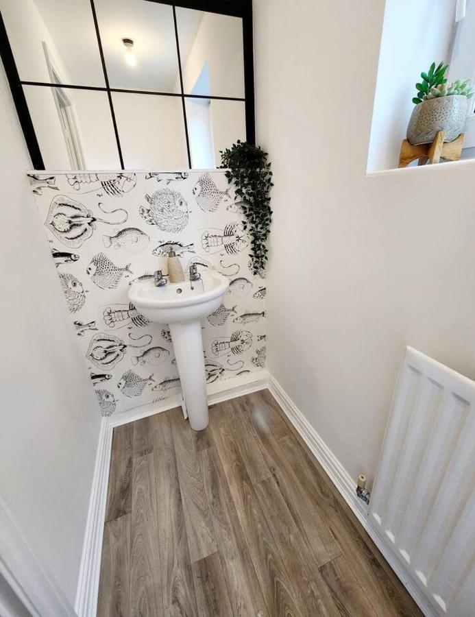 From 3 Bed,2 Bath House With Garden&parking Near Centre&tram Stop Шефилд