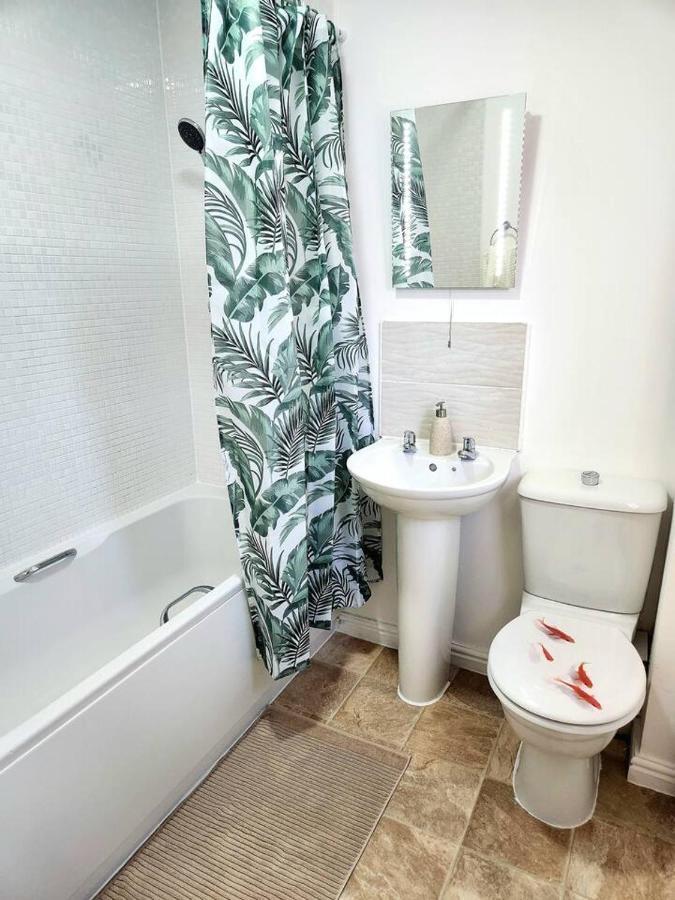 From 3 Bed,2 Bath House With Garden&parking Near Centre&tram Stop Дом отдыха Шефилд
